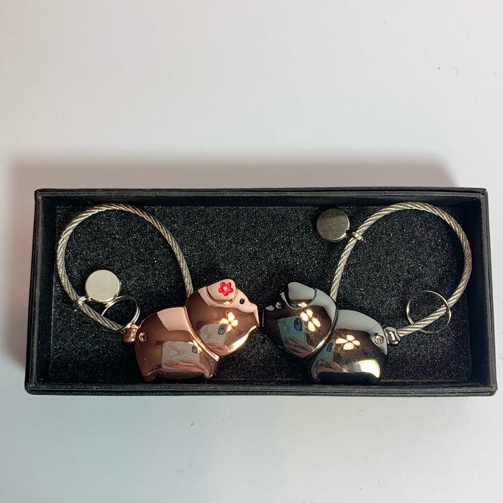 🎒BTS SALE📚 2 Charming Metal Piggies Cord Keychains - Picture 5 of 5